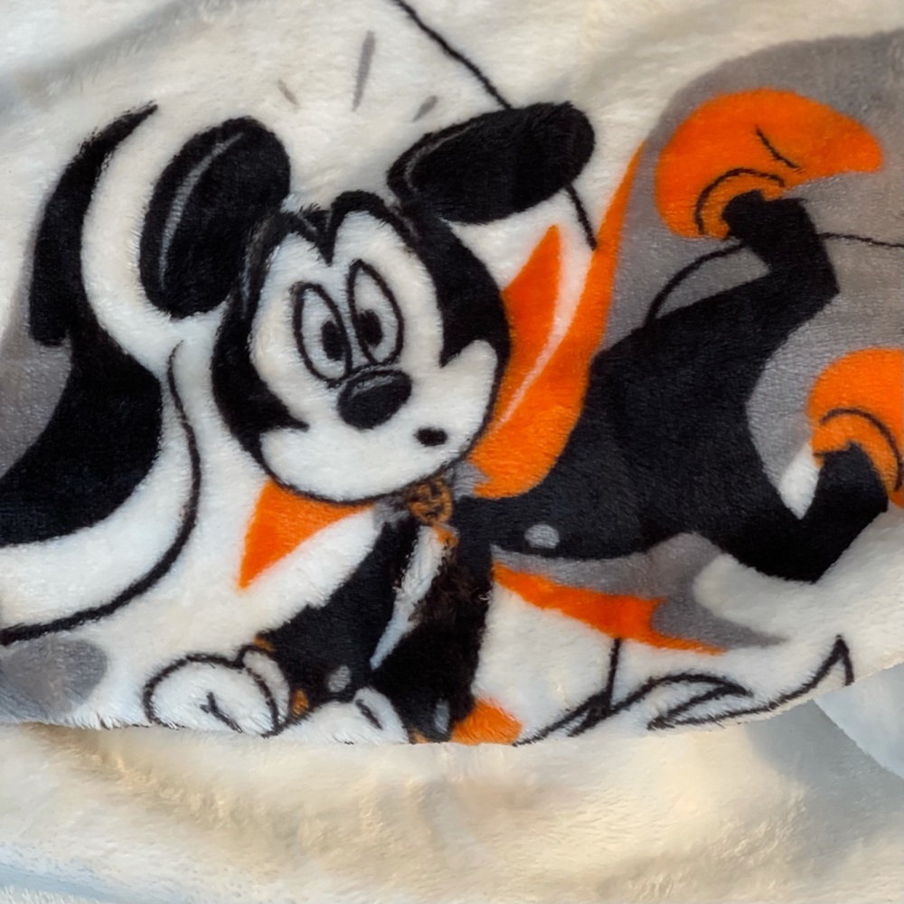 Disney Halloween Mickey & Minnie Mouse Plush Throw - Picture 4 of 6